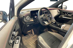 valkoinen Mercedes-Benz EQE SUV 2023 kuva 3.