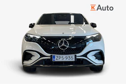 valkoinen Mercedes-Benz EQE SUV 2023 kuva 5.