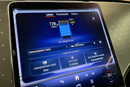 valkoinen Mercedes-Benz EQE SUV 2023 kuva 22.