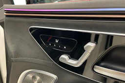 valkoinen Mercedes-Benz EQE SUV 2023 kuva 34.