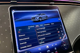 valkoinen Mercedes-Benz EQE SUV 2023 kuva 42.