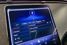 valkoinen Mercedes-Benz EQE SUV 2023 kuva 44.