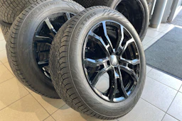 valkoinen Mercedes-Benz EQE SUV 2023 kuva 47.