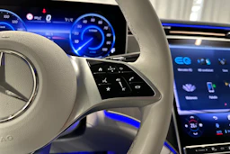 harmaa Mercedes-Benz EQE SUV 2024 kuva 16.