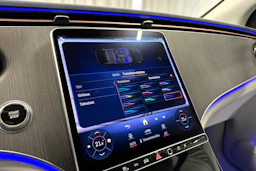 harmaa Mercedes-Benz EQE SUV 2024 kuva 22.
