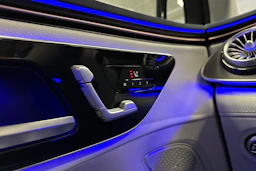 harmaa Mercedes-Benz EQE SUV 2024 kuva 25.