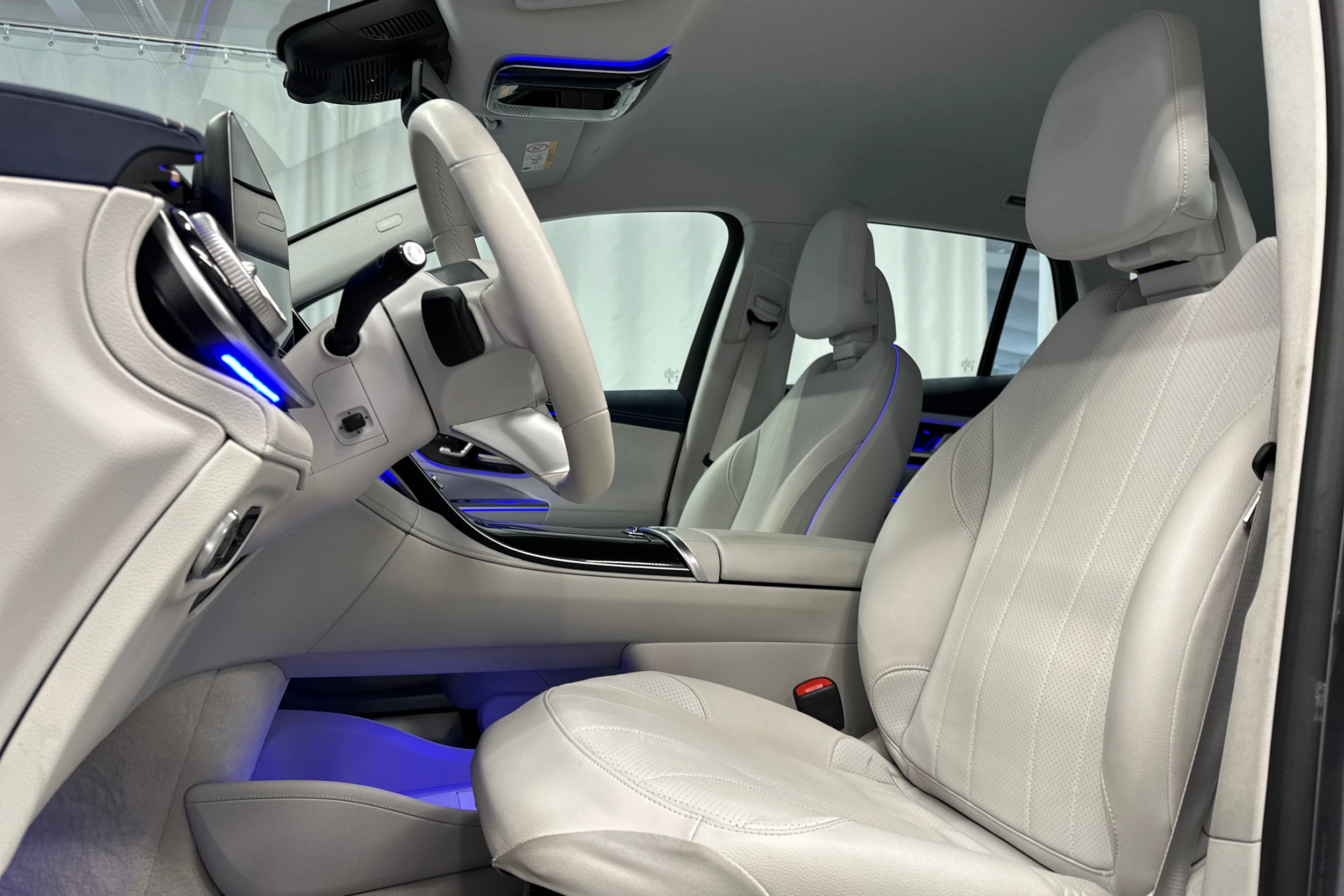 harmaa Mercedes-Benz EQE SUV 2024 kuva 27.