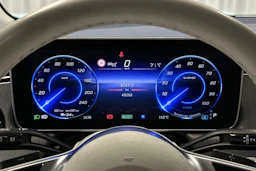 harmaa Mercedes-Benz EQE SUV 2024 kuva 17.