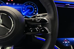 vihreä Mercedes-Benz EQE SUV 2024 kuva 16.