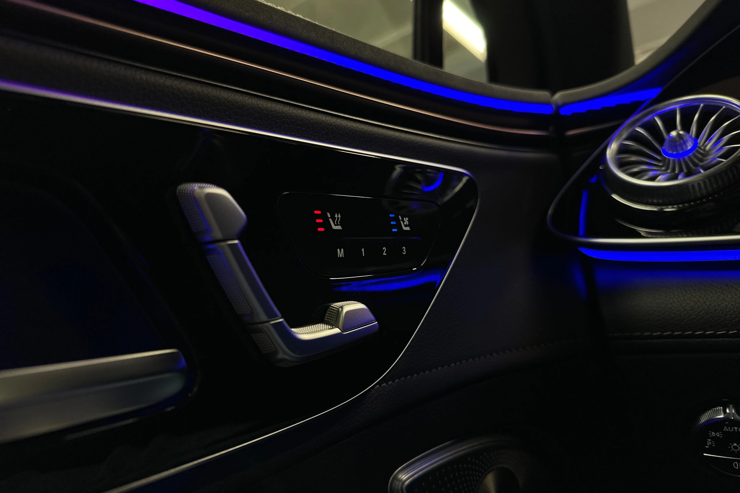 vihreä Mercedes-Benz EQE SUV 2024 kuva 32.