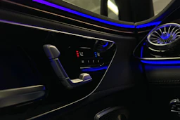 vihreä Mercedes-Benz EQE SUV 2024 kuva 32.