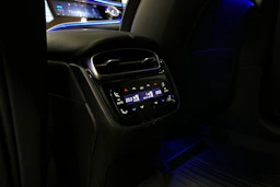 vihreä Mercedes-Benz EQE SUV 2024 kuva 39.
