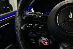 valkoinen Mercedes-Benz EQE SUV 2024 kuva 11.