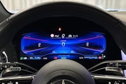 valkoinen Mercedes-Benz EQE SUV 2024 kuva 13.