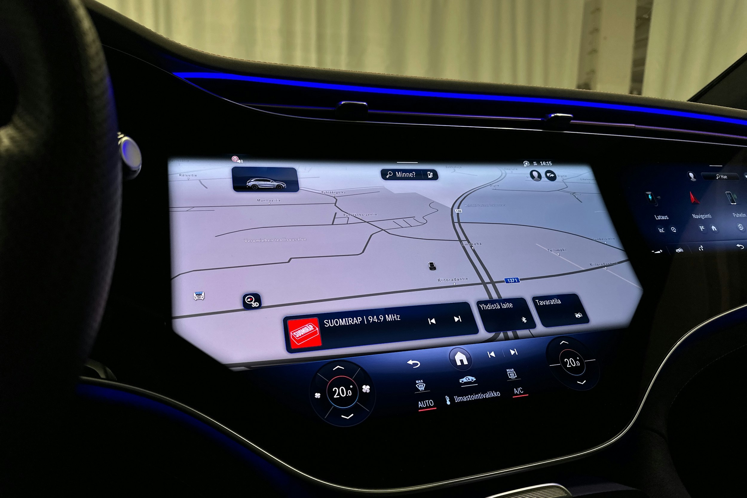 valkoinen Mercedes-Benz EQE SUV 2024 kuva 14.