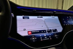 valkoinen Mercedes-Benz EQE SUV 2024 kuva 14.