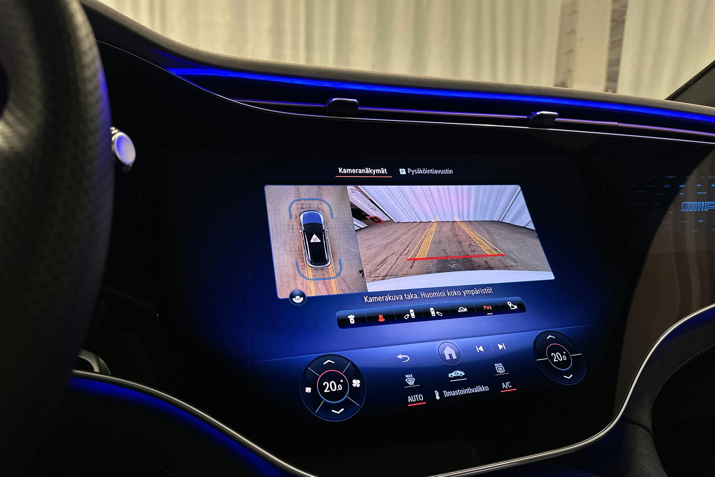 valkoinen Mercedes-Benz EQE SUV 2024 kuva 15.