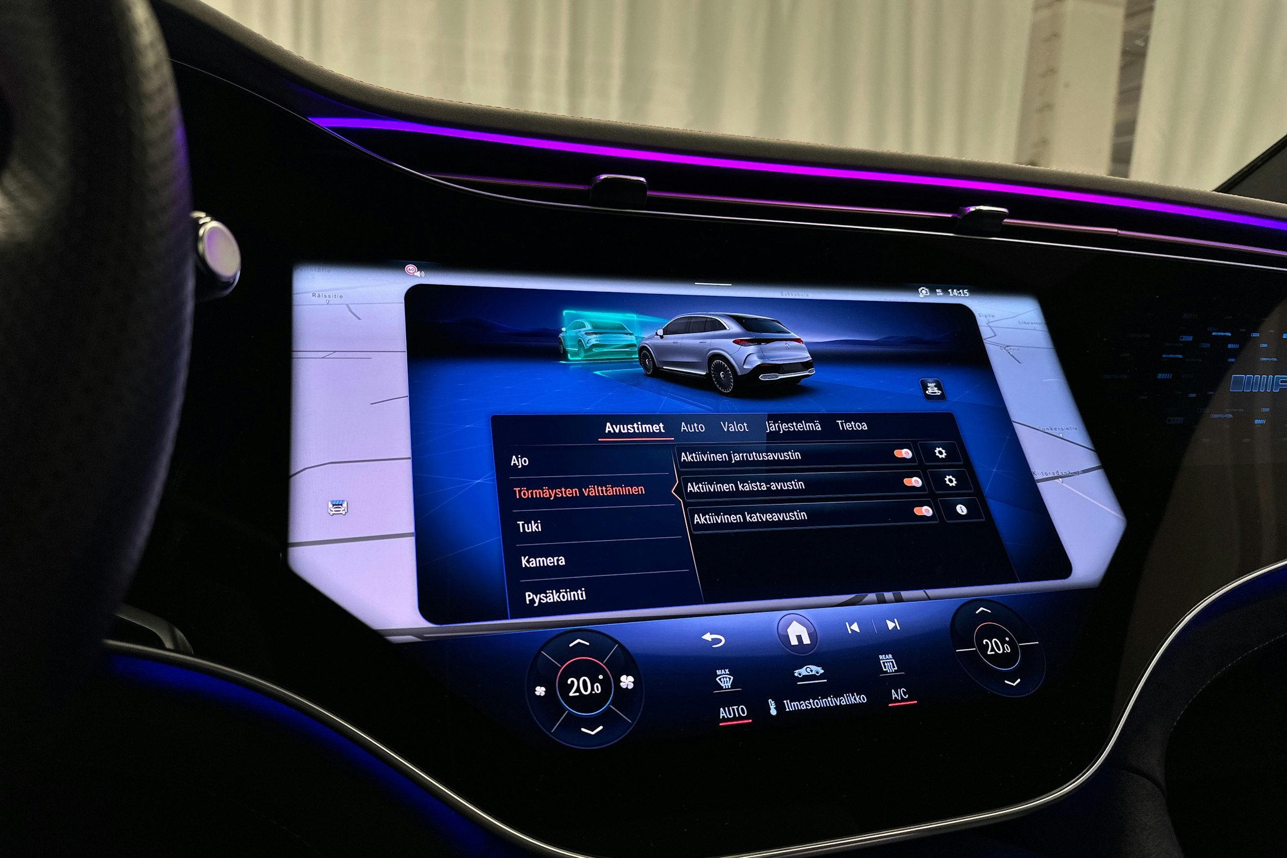 valkoinen Mercedes-Benz EQE SUV 2024 kuva 17.