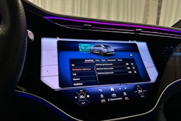 valkoinen Mercedes-Benz EQE SUV 2024 kuva 17.