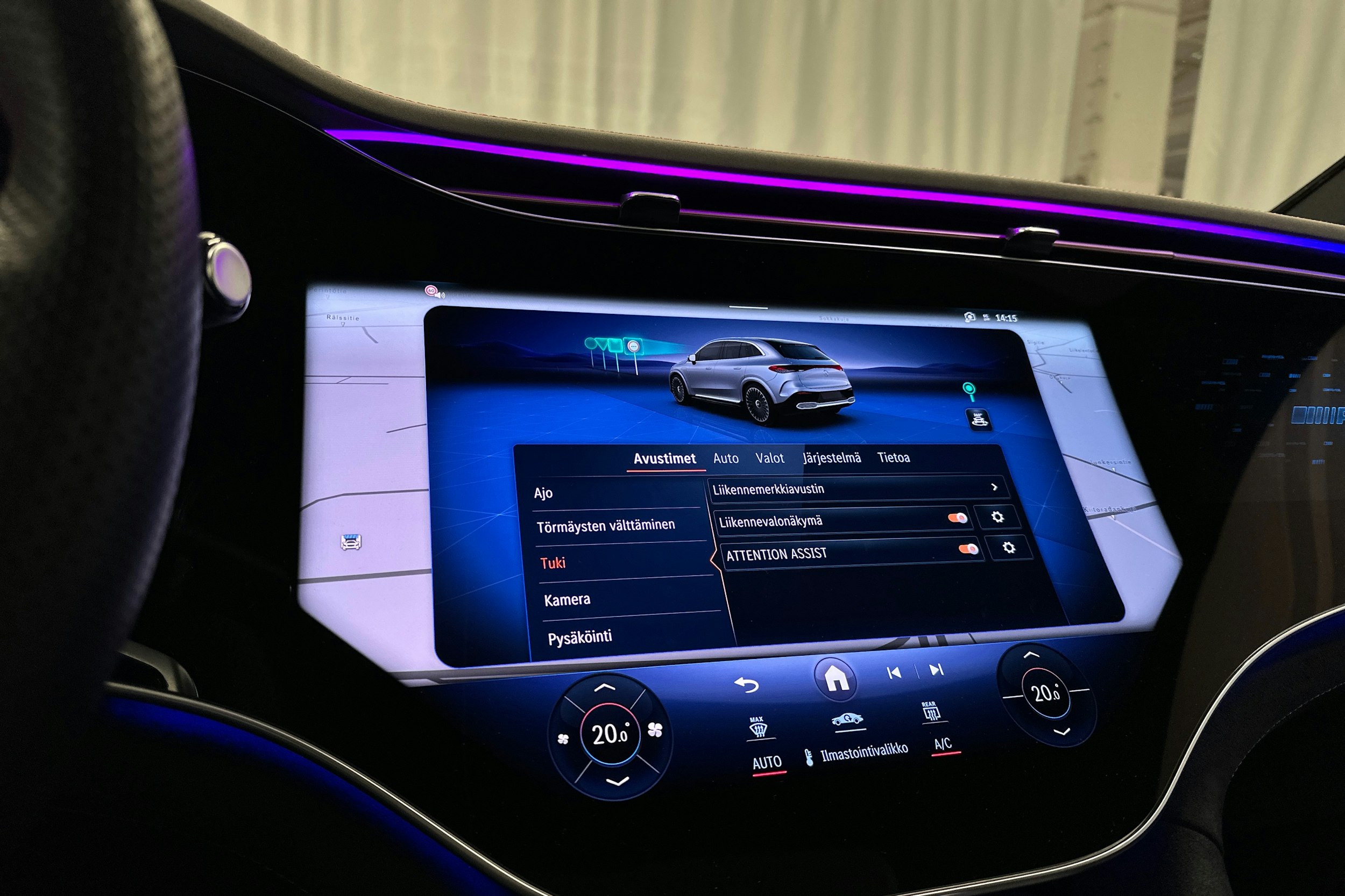 valkoinen Mercedes-Benz EQE SUV 2024 kuva 18.