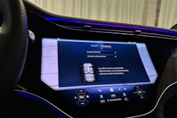 valkoinen Mercedes-Benz EQE SUV 2024 kuva 20.