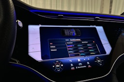 valkoinen Mercedes-Benz EQE SUV 2024 kuva 22.