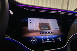 valkoinen Mercedes-Benz EQE SUV 2024 kuva 24.