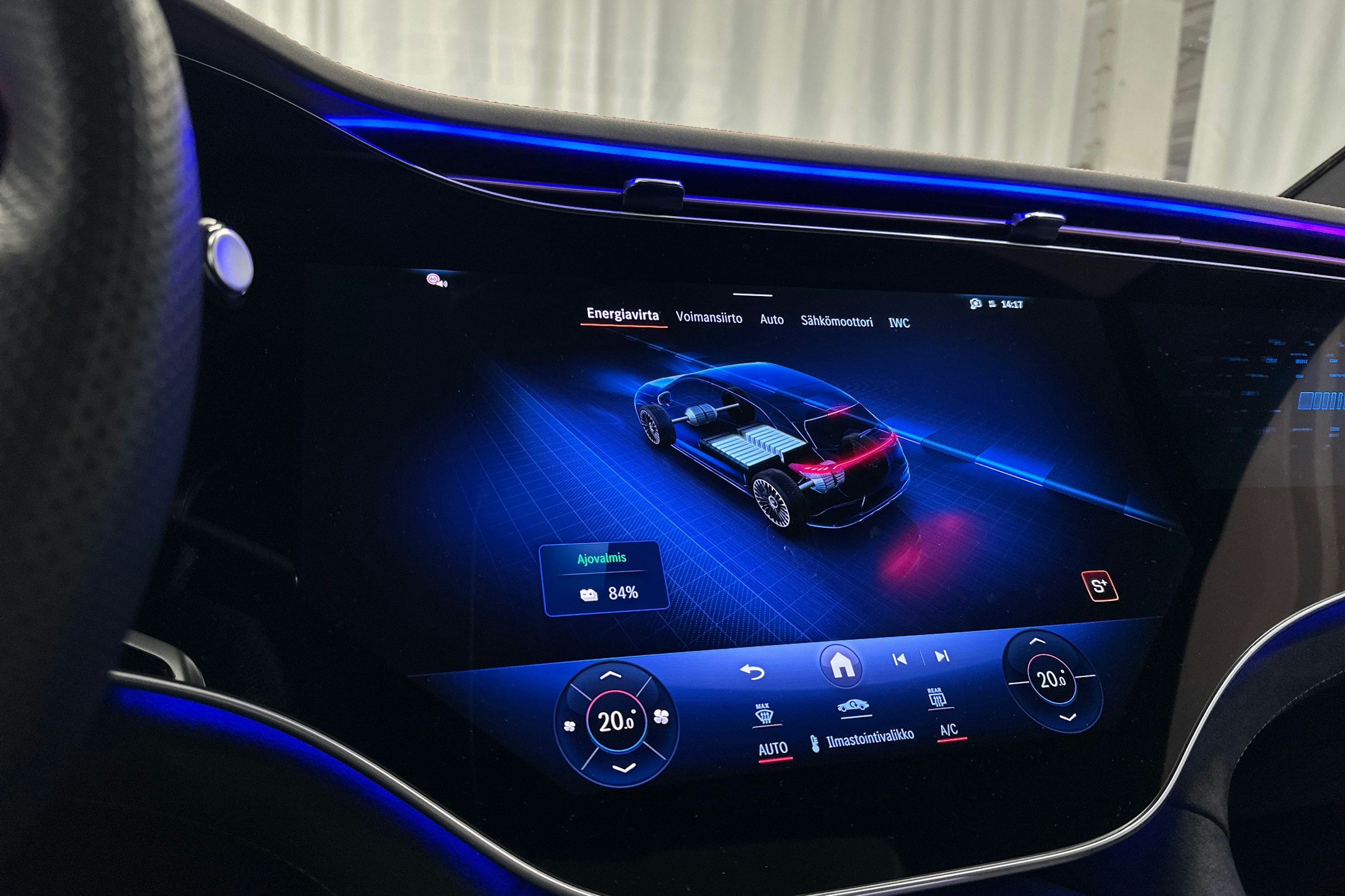 valkoinen Mercedes-Benz EQE SUV 2024 kuva 25.