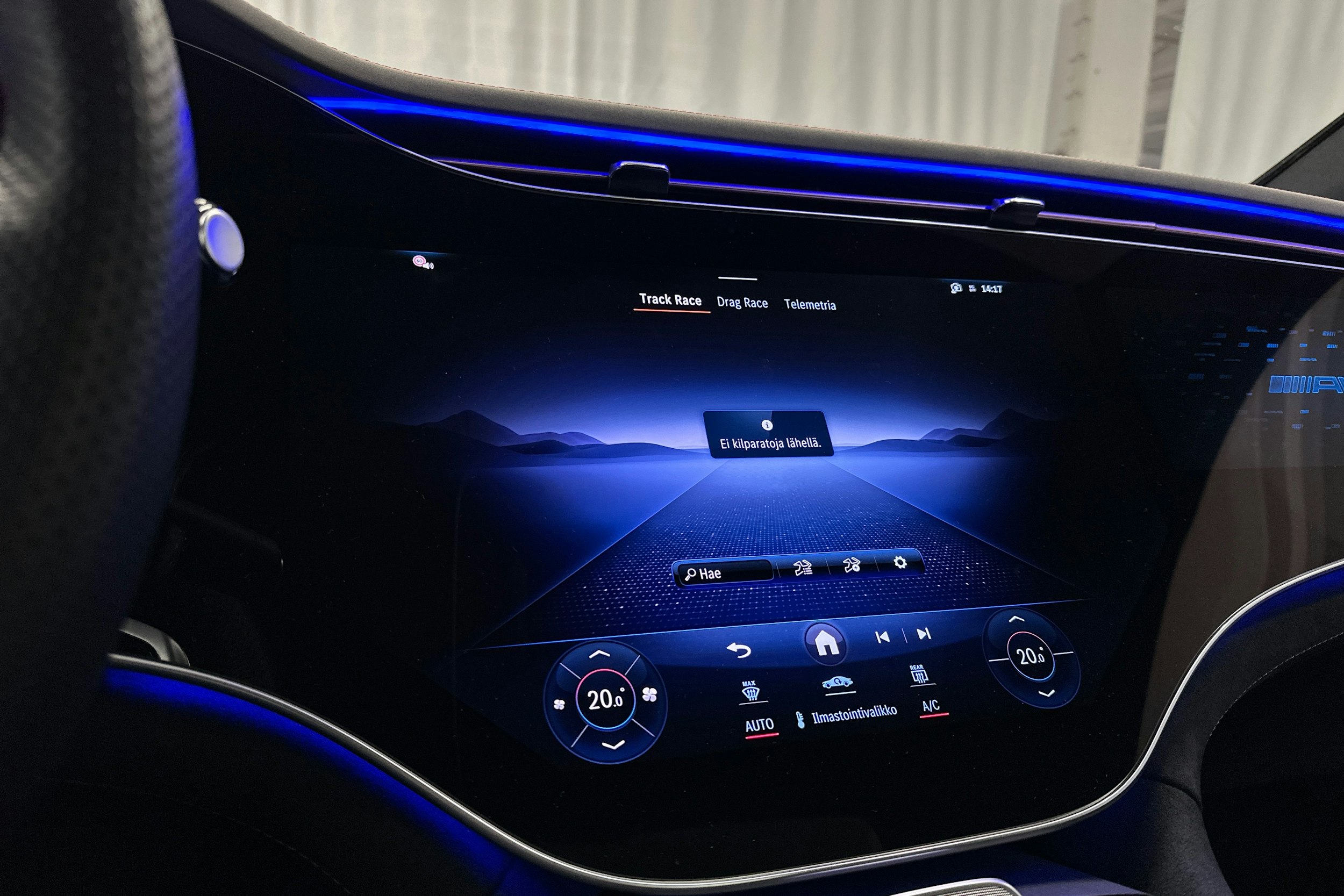 valkoinen Mercedes-Benz EQE SUV 2024 kuva 26.