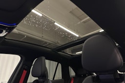 valkoinen Mercedes-Benz EQE SUV 2024 kuva 31.