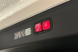 valkoinen Mercedes-Benz EQE SUV 2024 kuva 33.