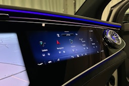 valkoinen Mercedes-Benz EQE SUV 2024 kuva 34.