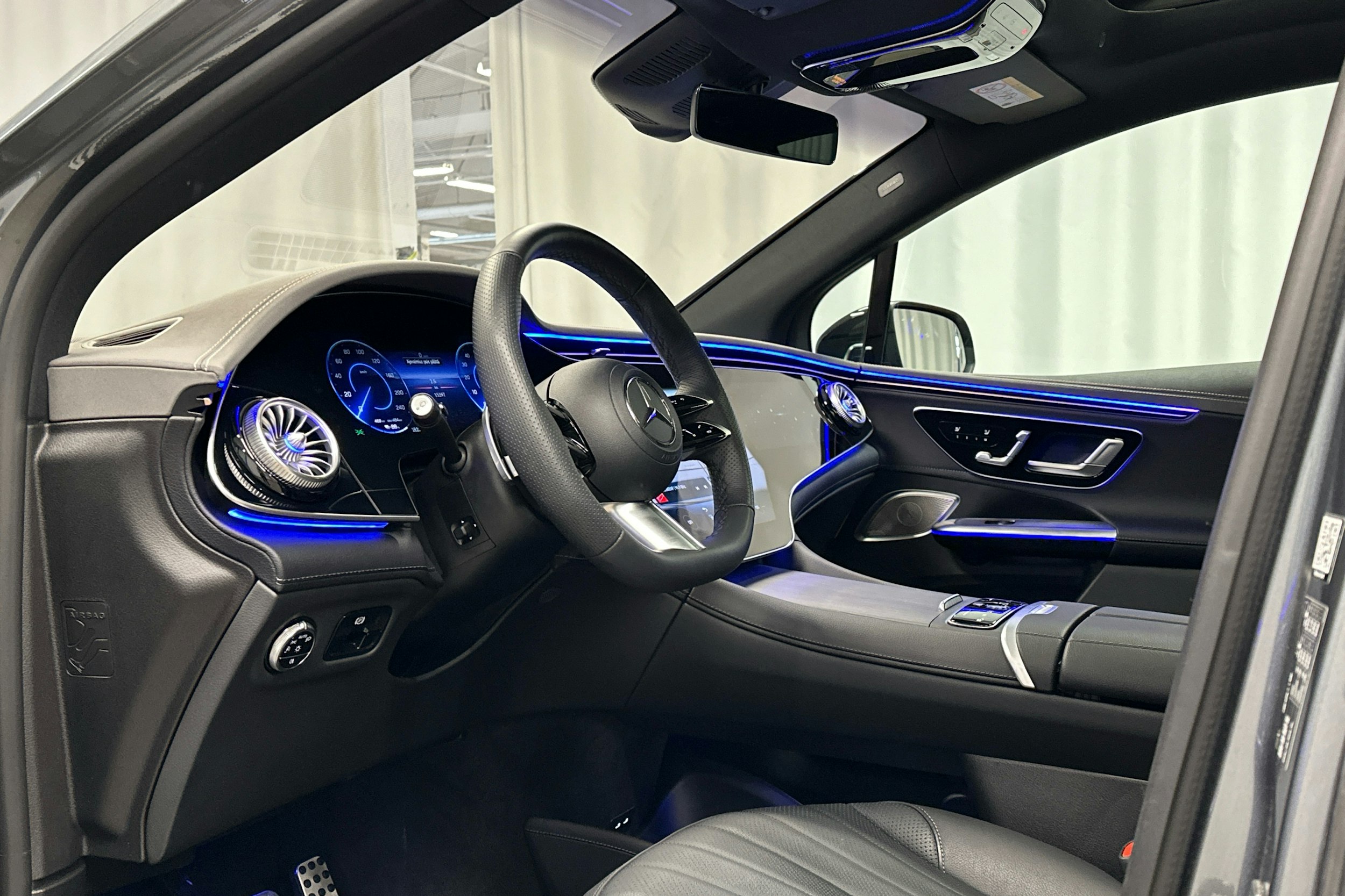 harmaa Mercedes-Benz EQE SUV 2024 kuva 6.