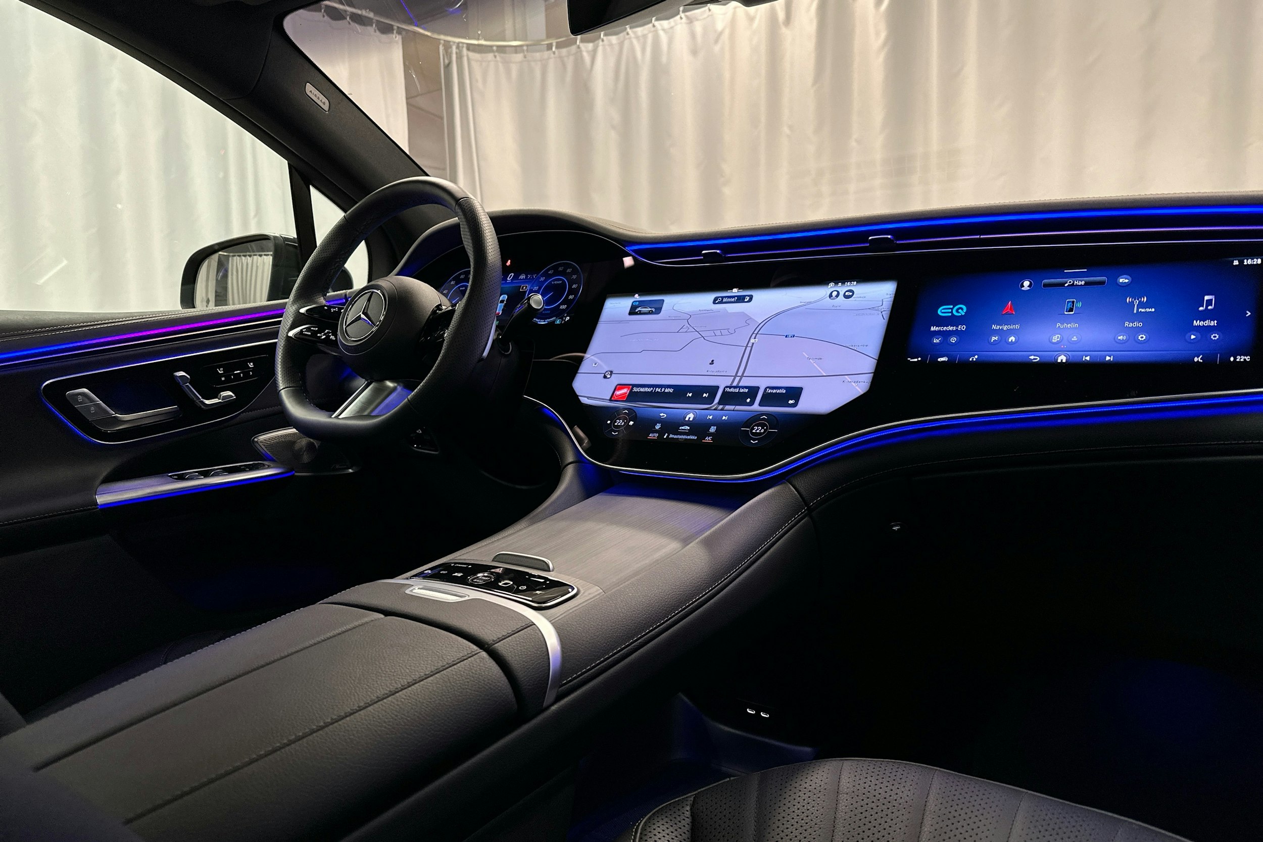 harmaa Mercedes-Benz EQE SUV 2024 kuva 7.
