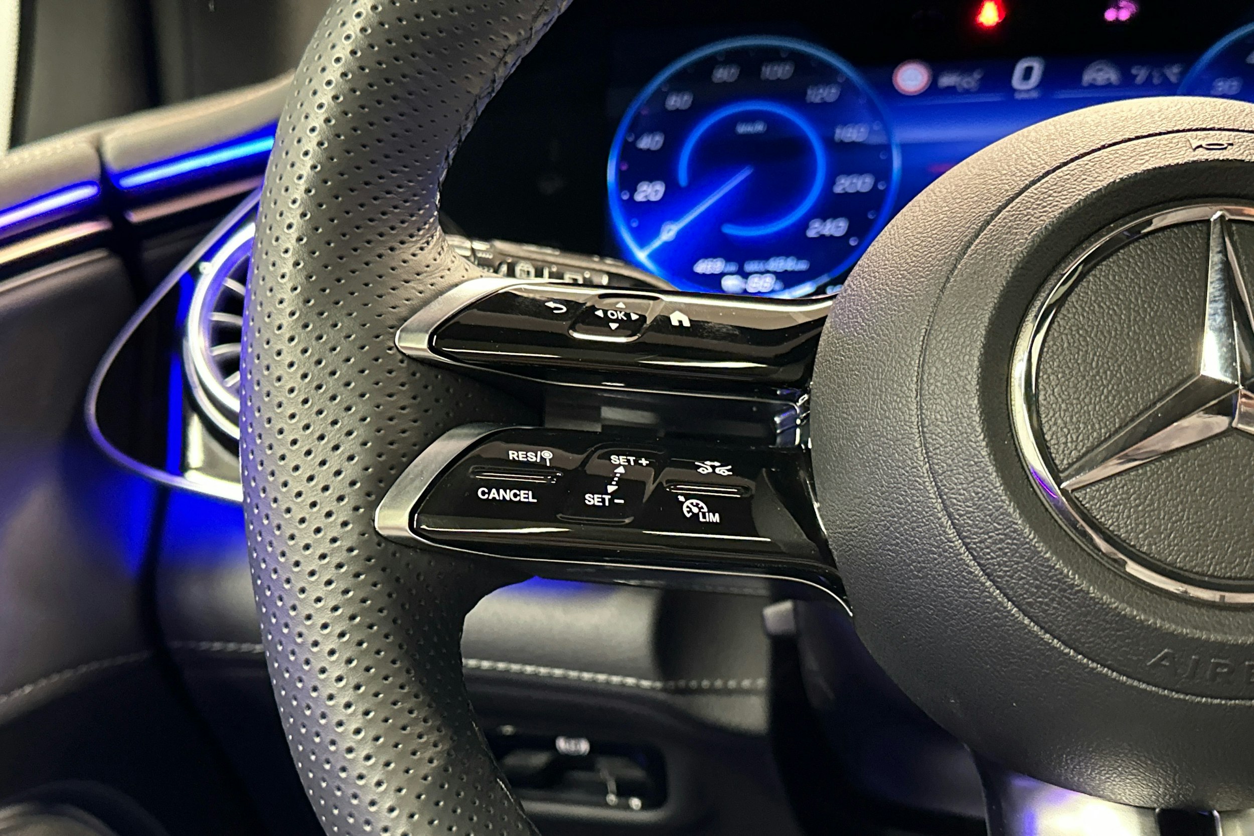 harmaa Mercedes-Benz EQE SUV 2024 kuva 9.