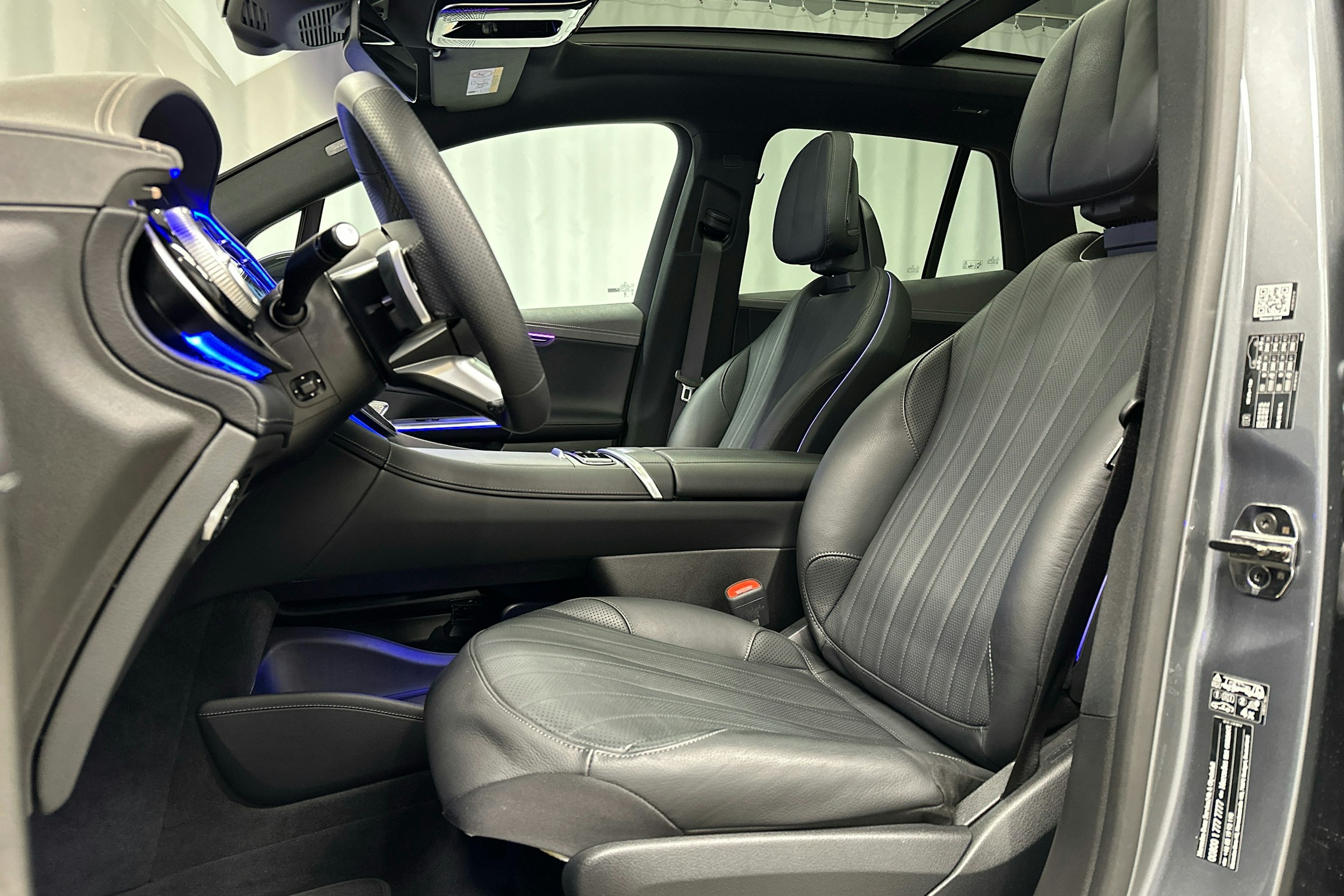 harmaa Mercedes-Benz EQE SUV 2024 kuva 25.
