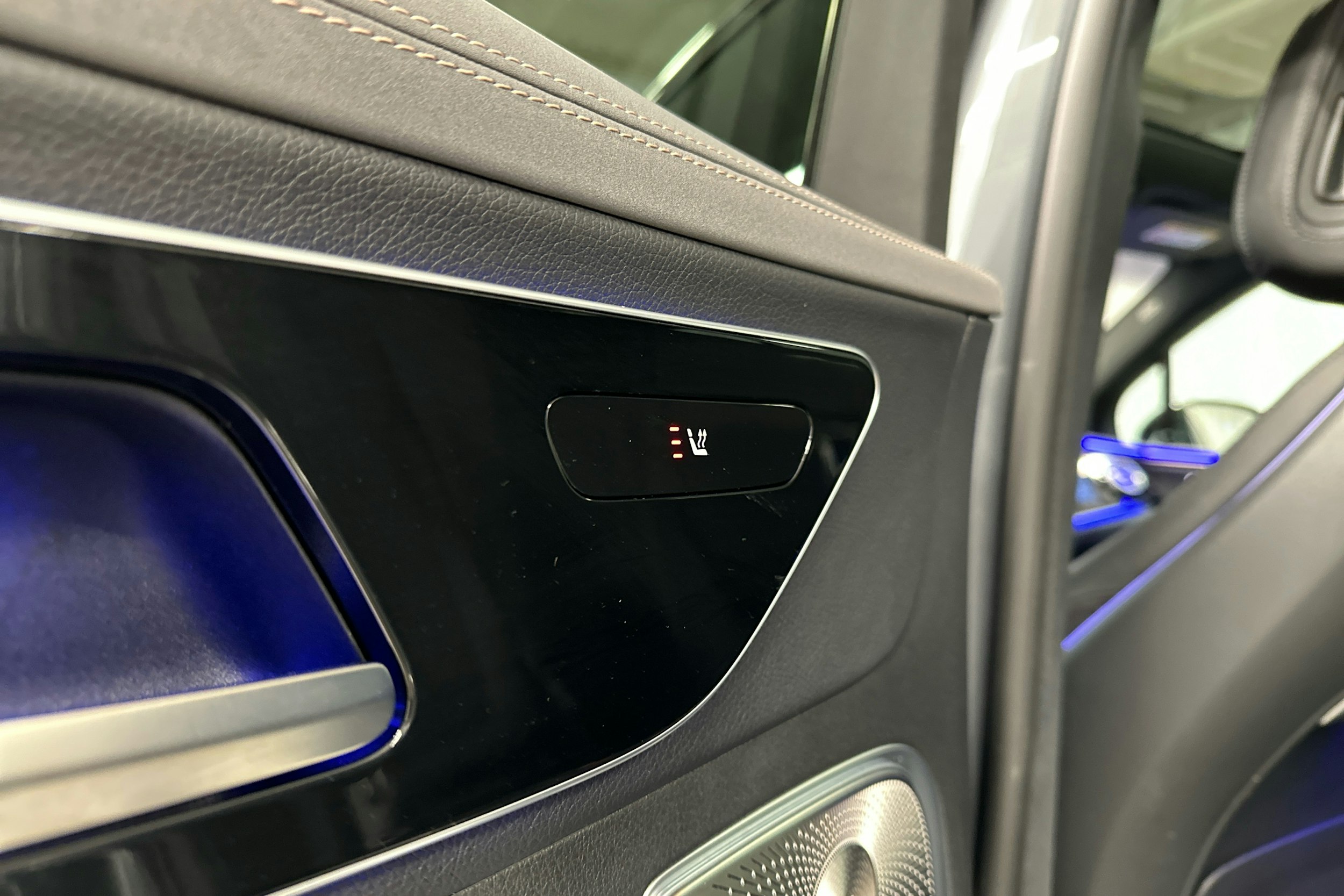 harmaa Mercedes-Benz EQE SUV 2024 kuva 27.