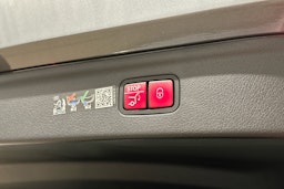 harmaa Mercedes-Benz EQE SUV 2024 kuva 29.