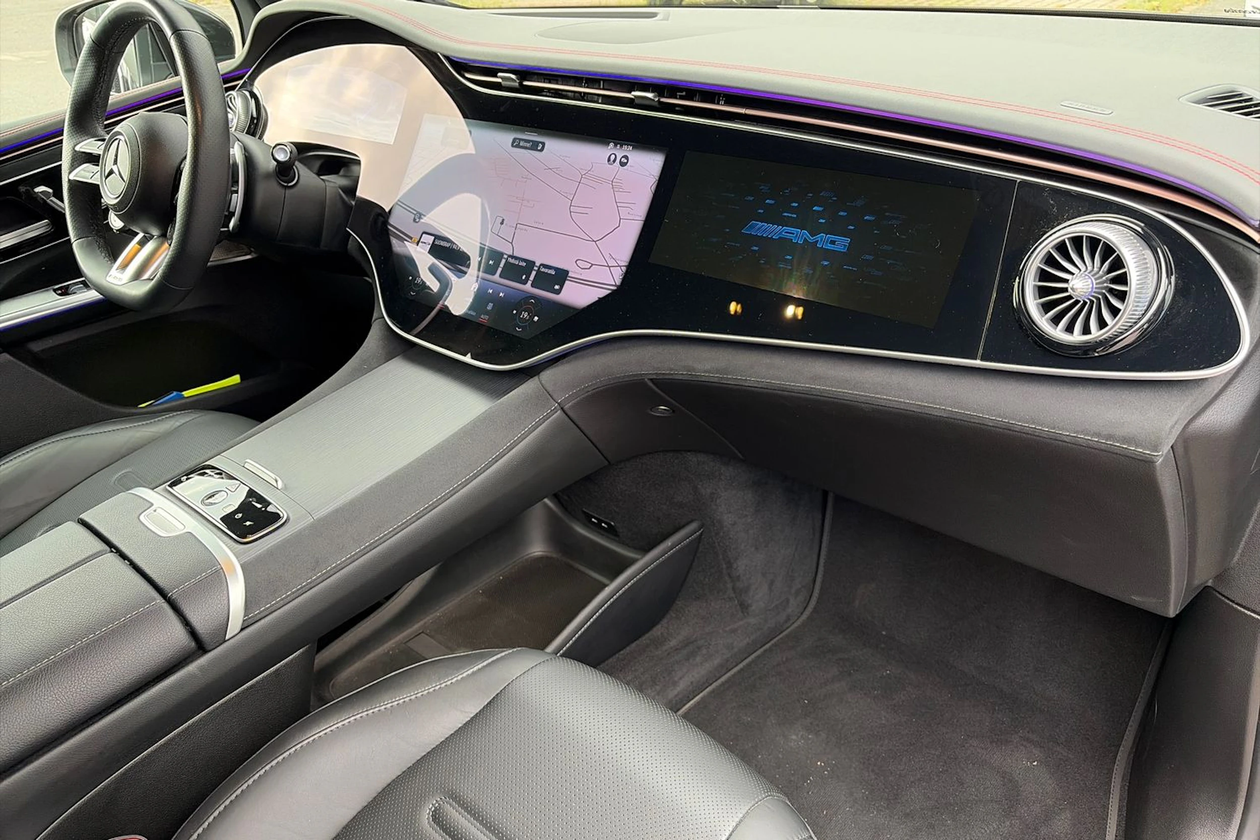 musta Mercedes-Benz EQE SUV 2024 kuva 4.