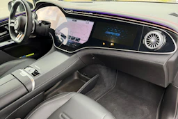 musta Mercedes-Benz EQE SUV 2024 kuva 4.