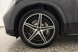 musta Mercedes-Benz EQE SUV 2024 kuva 11.