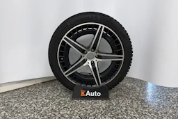 musta Mercedes-Benz EQE SUV 2024 kuva 12.