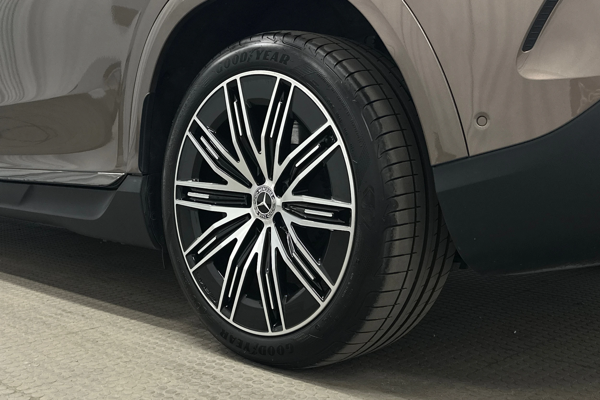 ruskea (beige) Mercedes-Benz EQE SUV 2025 kuva 10.