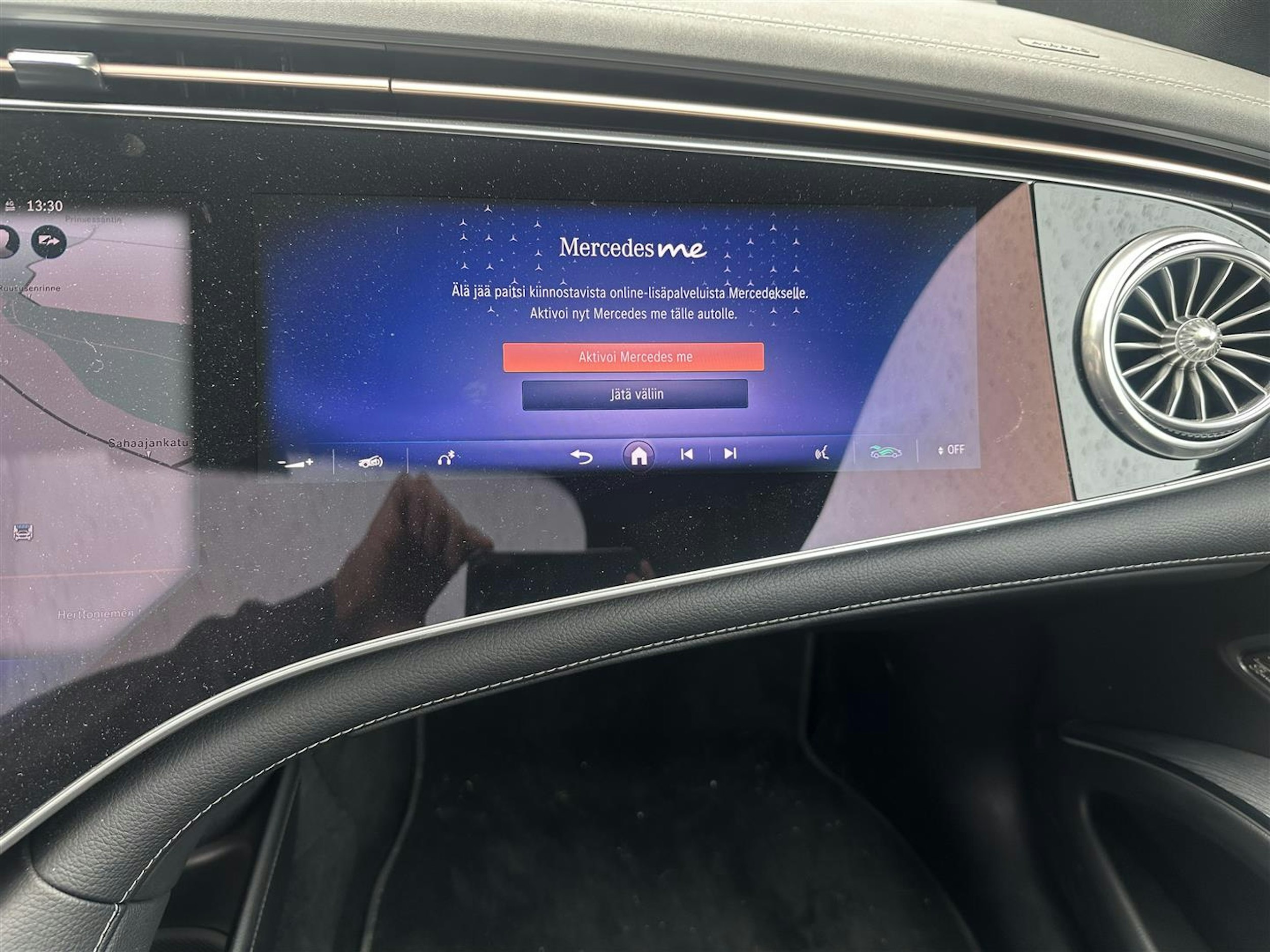musta Mercedes-Benz EQS 2021 kuva 8.