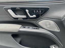 musta Mercedes-Benz EQS 2021 kuva 11.
