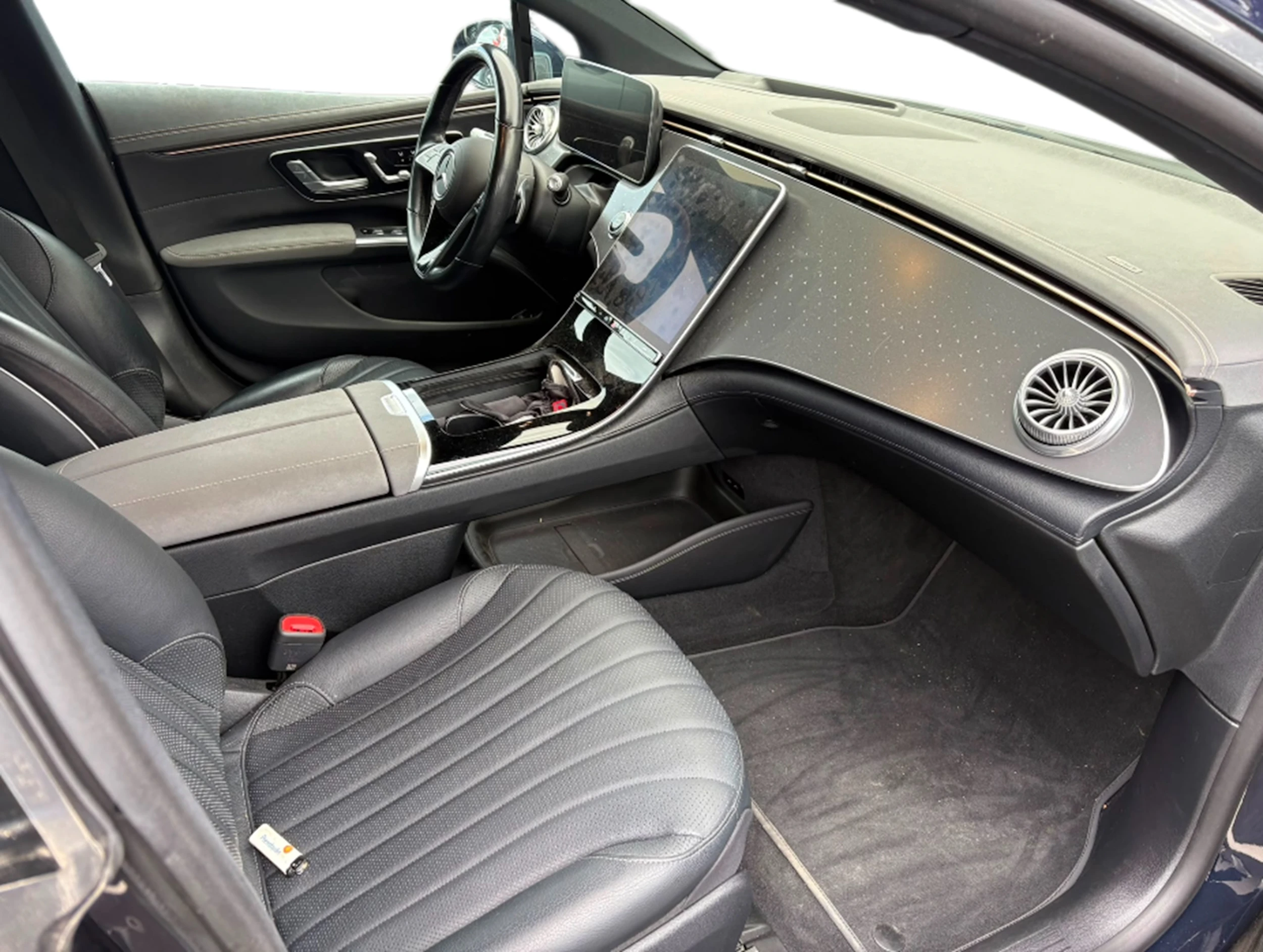 sininen Mercedes-Benz EQS 2022 kuva 3.