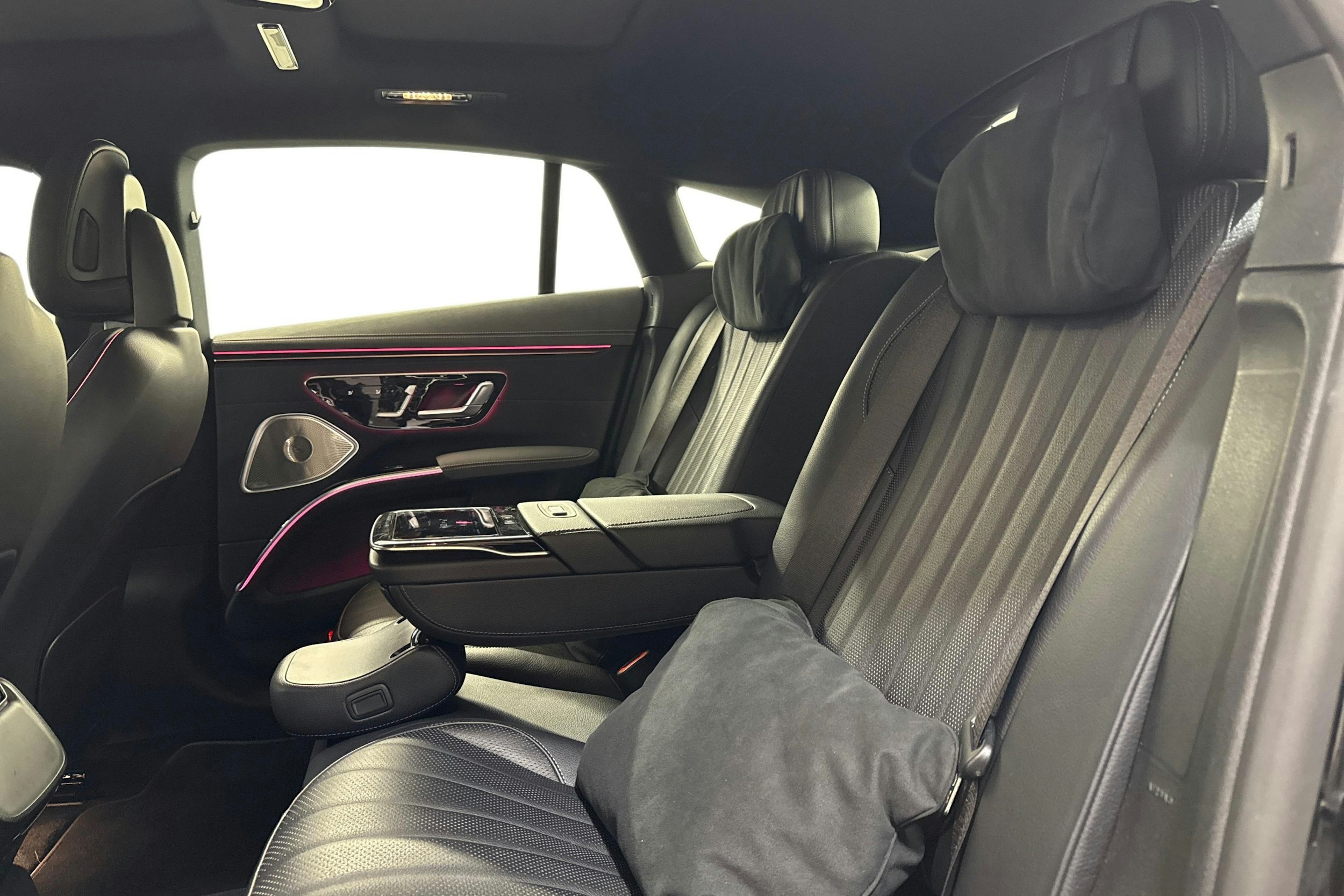 musta Mercedes-Benz EQS 2022 kuva 10.