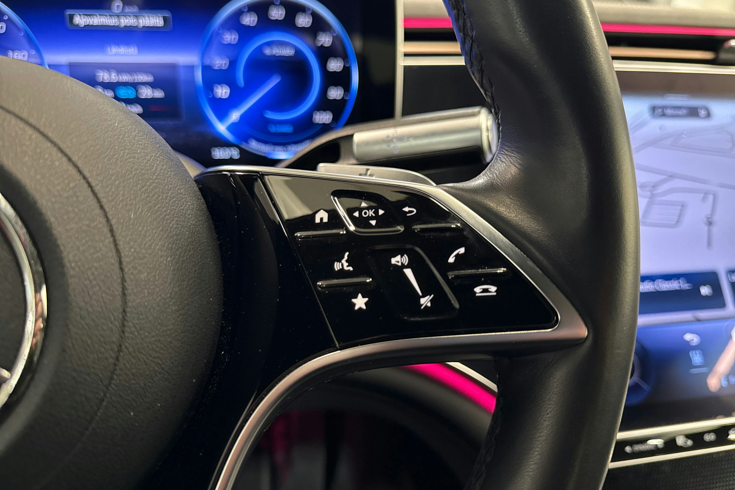 musta Mercedes-Benz EQS 2022 kuva 17.