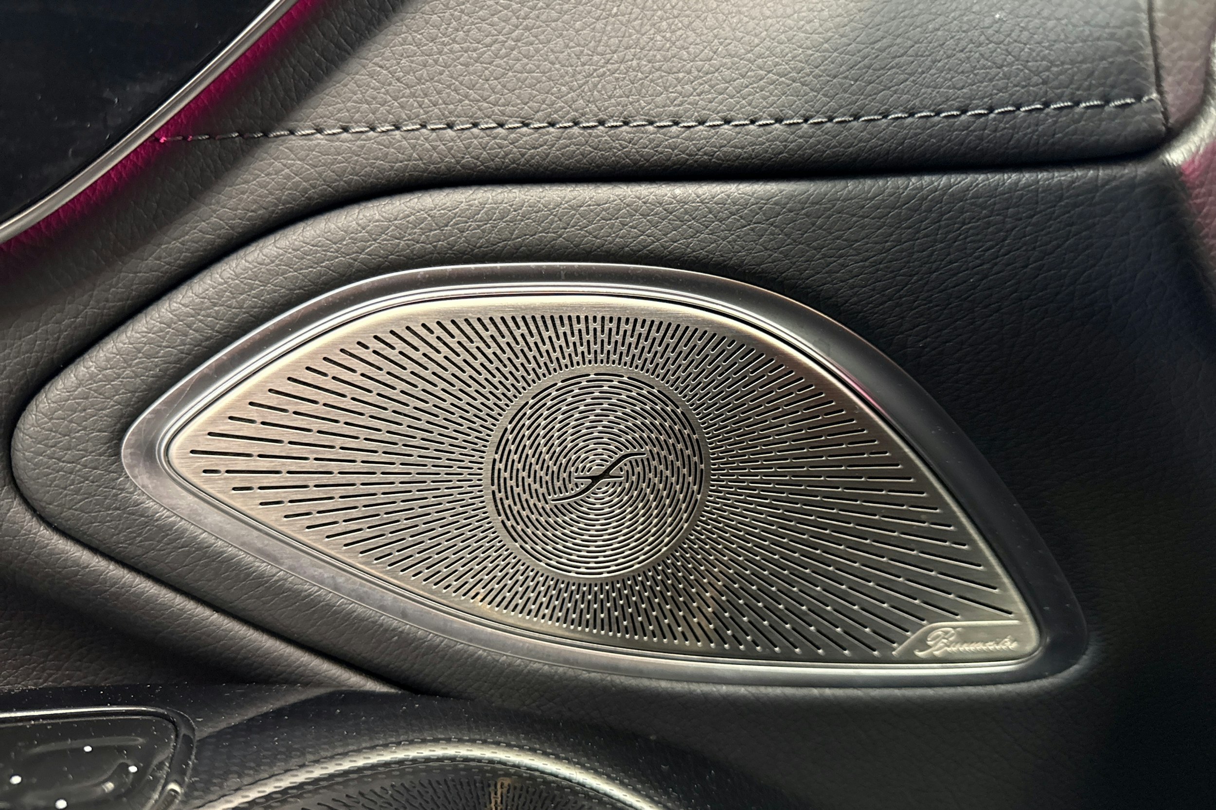 musta Mercedes-Benz EQS 2022 kuva 19.