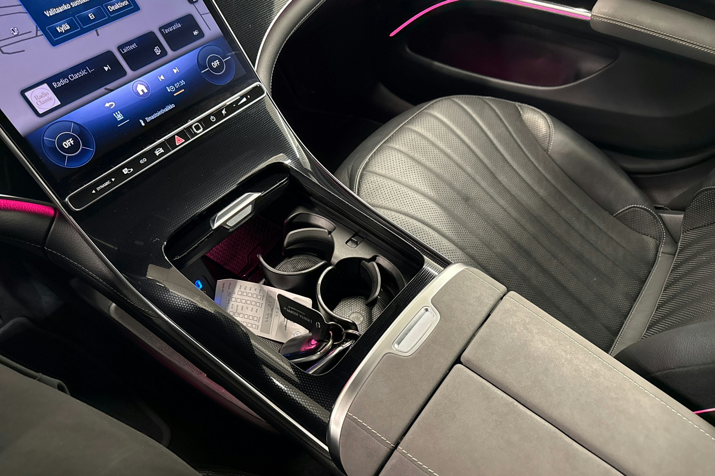 musta Mercedes-Benz EQS 2022 kuva 20.